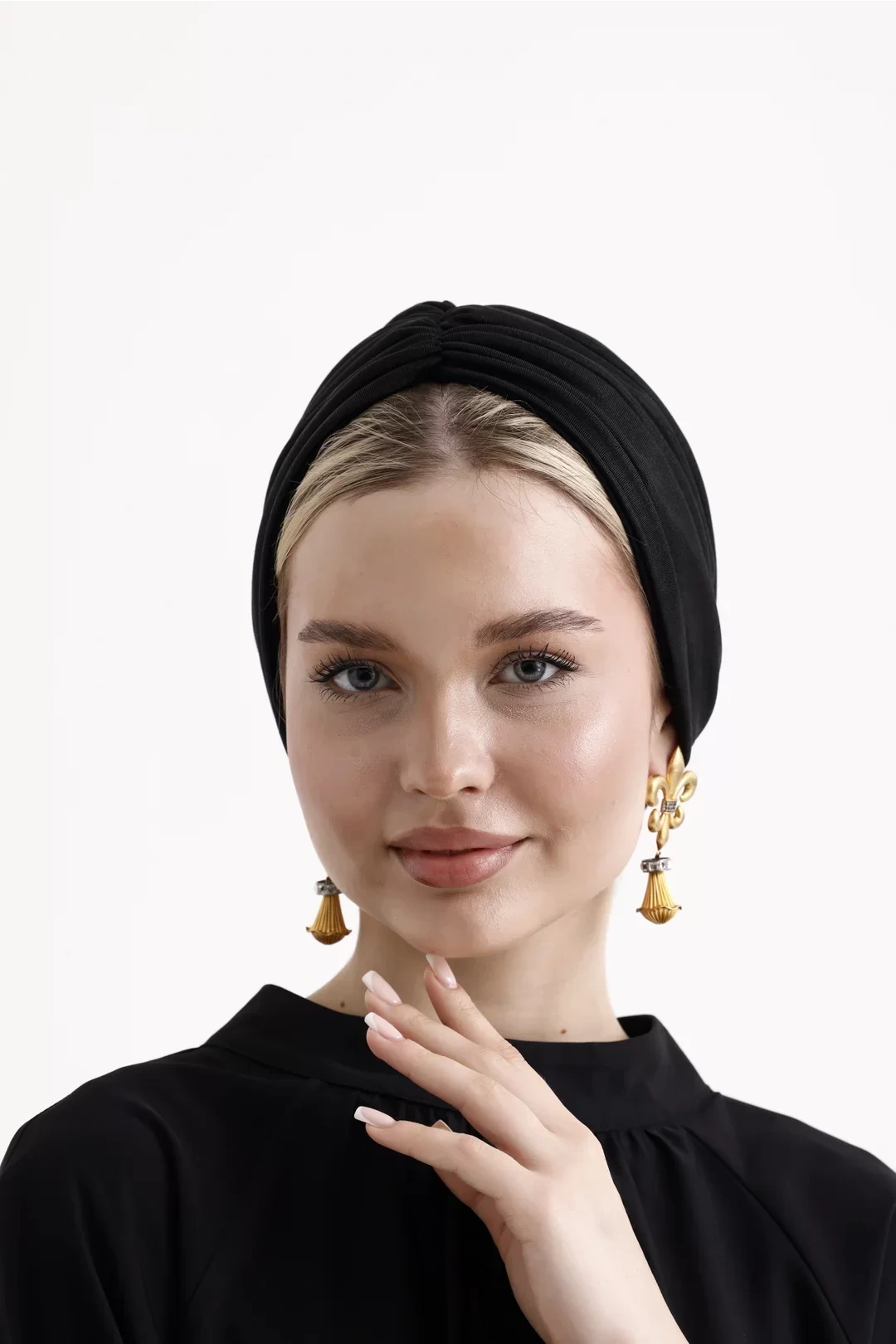 Перламутровый ненаполненный капот черного цвета