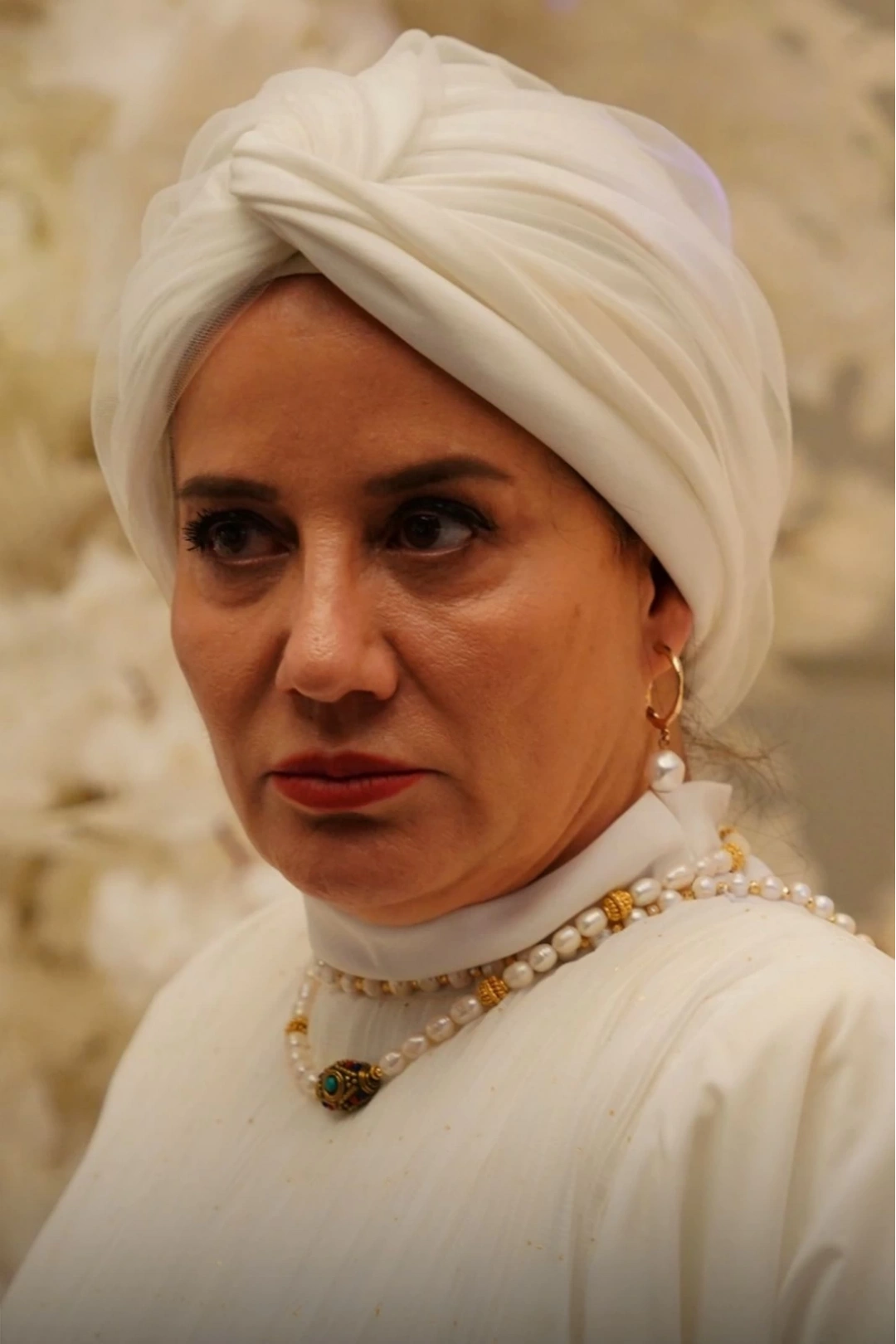 غطاء رأس من التول هيسيا غير مملوء