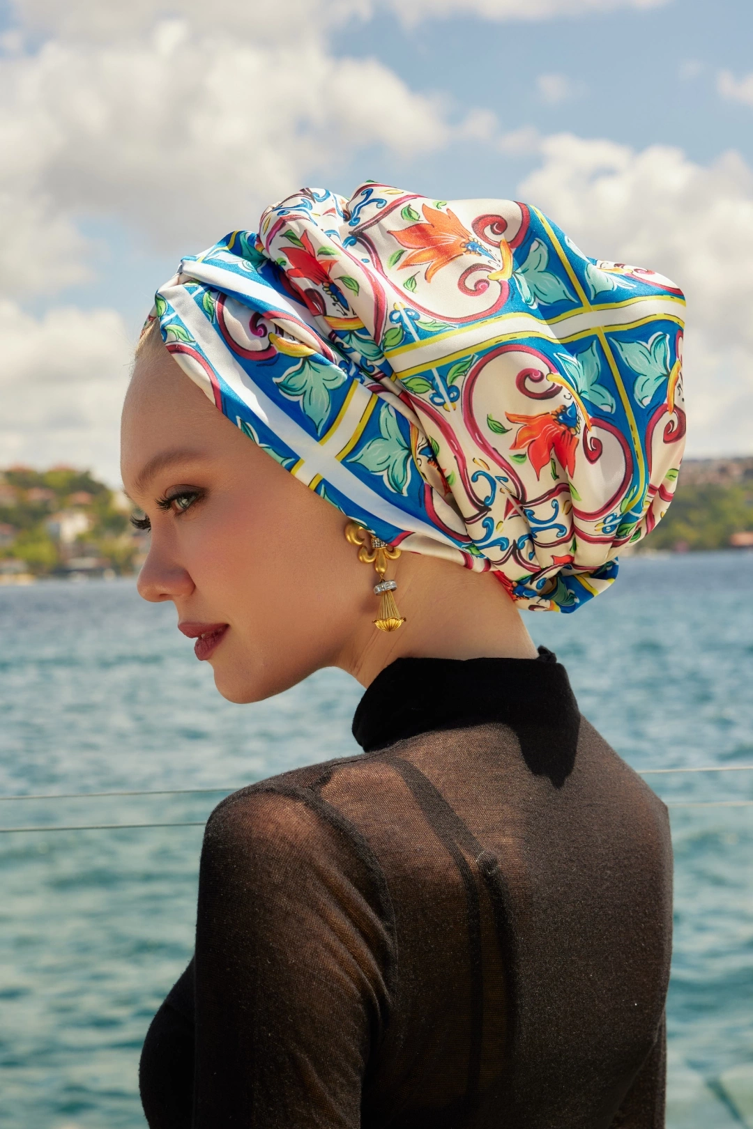 Turuncu Mavi İpek Dolgulu Bone