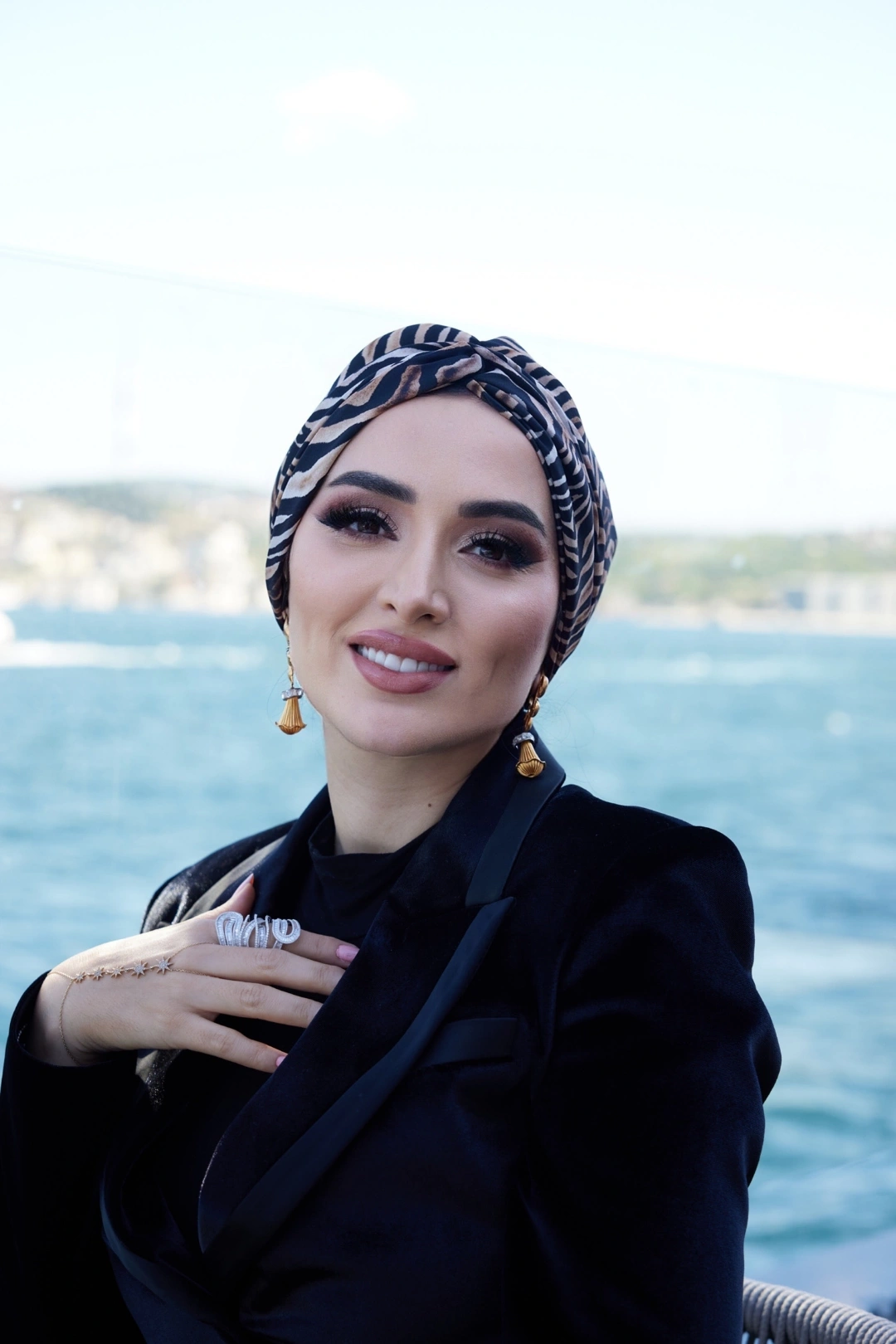 کاپوت پر شده با ابریشم زبرا