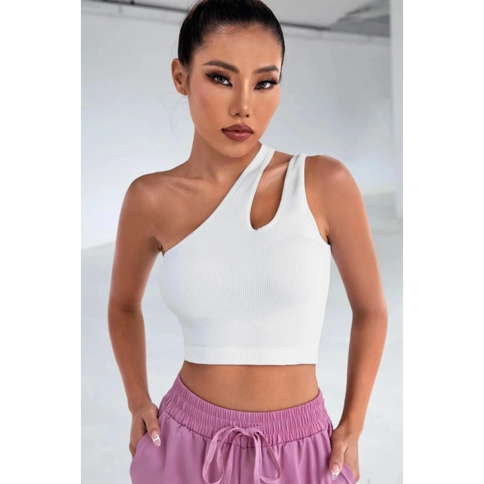 Giyim Kadın Beyaz Modern Fit Tek Omuz Cut Out Detaylı Crop Top Bluz