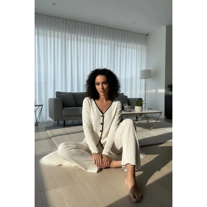 Giyim Kadın Beyaz V Yaka Düğmeli Örme Kumaş Rahat Pijama Takımı