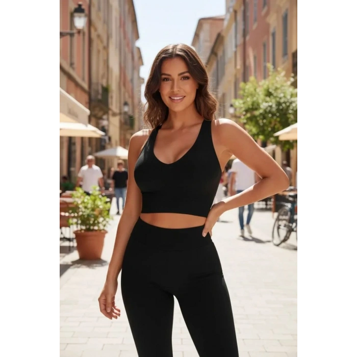 Giyim Kadın Siyah Modern Fit Derin Göğüs Dekolteli Şık Crop Top Bluz