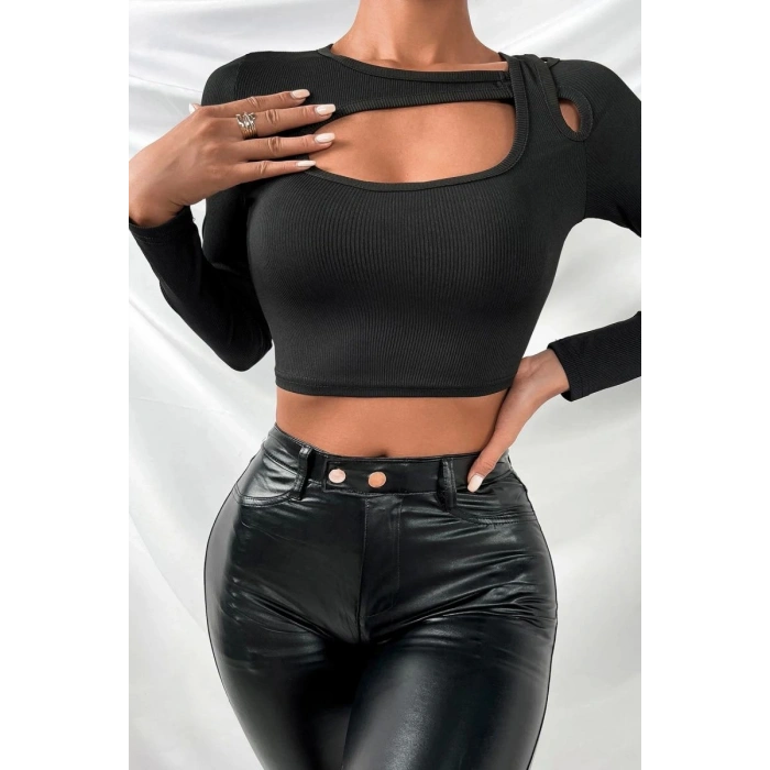Giyim Kadın Siyah Modern Fit Göğüs Dekolteli Çapraz Askılı Uzun Kollu Crop Top Bluz