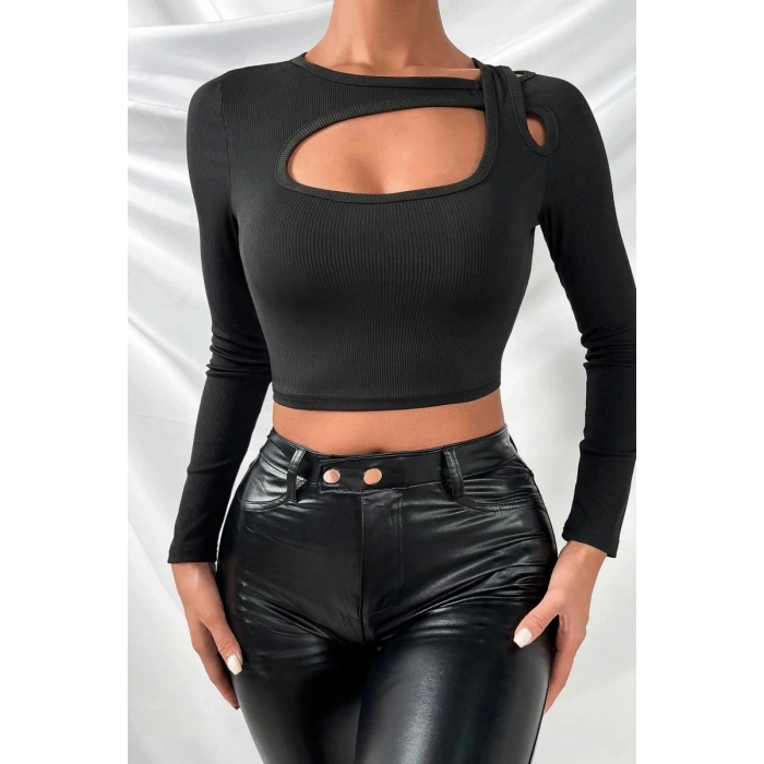 Giyim Kadın Siyah Modern Fit Göğüs Dekolteli Çapraz Askılı Uzun Kollu Crop Top Bluz