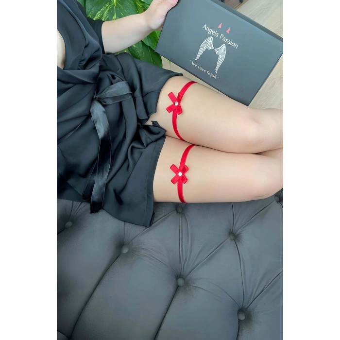 Giyim Kırmızı Çiçek Detaylı Bacak Bandı