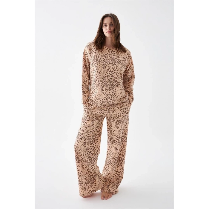 Kadın Oversize Bej Leopar Desenli Pamuklu Kalın Pijama Takımı