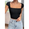 Giyim Kadın Siyah Modern Fit Kare Yaka Yarım Kol Göğüs Dekolteli Crop Top Bluz