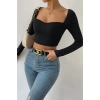 Giyim Kadın Siyah Modern Fit Uzun Kol Göğüs Dekolteli Şık Crop Top Bluz