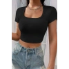 Giyim Kadın Siyah Modern Fit Yarım Kol Düz Yaka Crop Top Bluz
