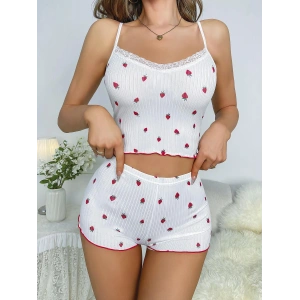 Giyim Beyaz Üstüne Çilek Desenli Askılı Şortlu Pijama Takımı