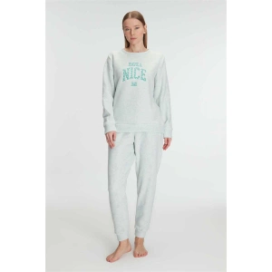 Kadın Uzun Kollu Polar Pijama Takımı – Yumuşak Dokulu, Sıcak Tutan Kışlık Takım