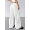 Kadın Beyaz Bol Kesim Cepli Geniş Paça Dökümlü Pantolon