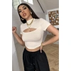 Kadın Ekru Göğüs Dekolteli Yarım Kollu Cut Out Crop Top Bluz