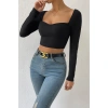 Kadın Siyah Uzun Kol Göğüs Dekolteli Şık Crop Top Bluz