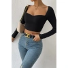 Kadın Siyah Uzun Kol Göğüs Dekolteli Şık Crop Top Bluz