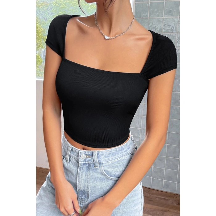 Kadın Siyah Kare Yaka Yarım Kol Göğüs Dekolteli Crop Top Bluz
