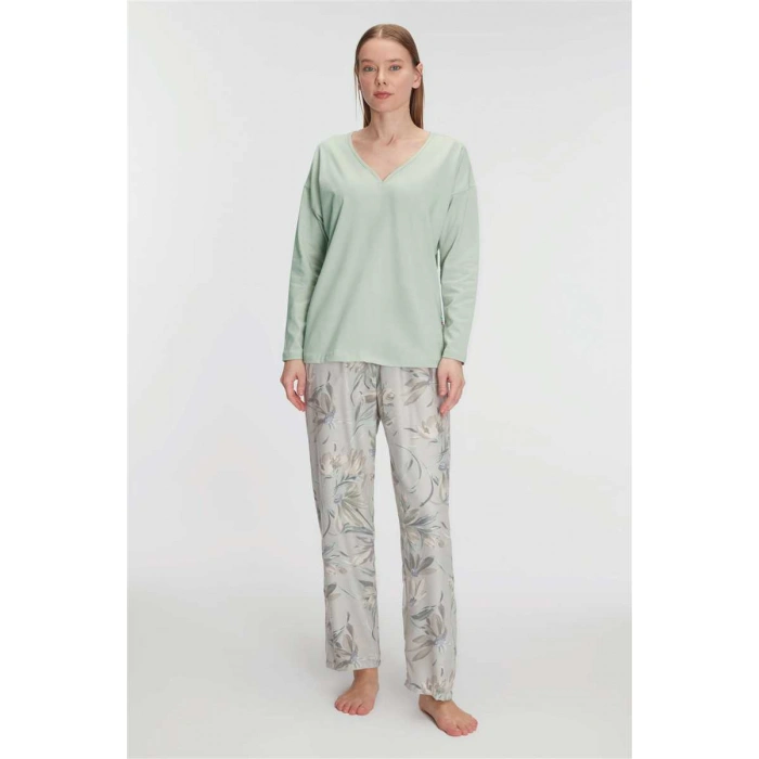 Kadın Uzun Kol V Yaka Pijama Takımı