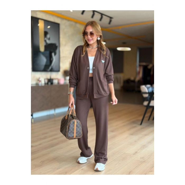 Kadın Relaxed Fit V Yaka Düğmeli Arma Detaylı Modal Hırka Ve Geniş Paça Pantolon Takım