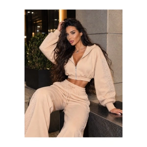 Kadın Taş Baskı Detaylı Fermuarlı Crop Sweatshirt Ve Geniş Paça Eşofman Takımı
