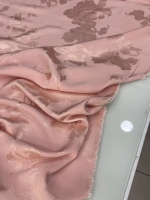TOZ PEMBE BÜYÜK ÇİÇEK DESENLİ İPEK JAKAR