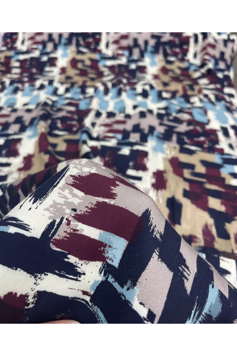 BORDO-SİYAH SOYUT FIRÇA DARBELİ GEOMETRİK DESEN