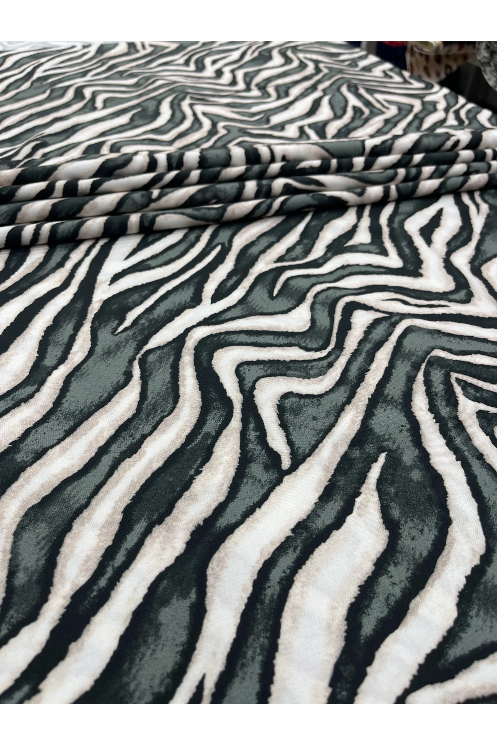 KREM-YEŞİL ZEBRA DESEN VİSKON