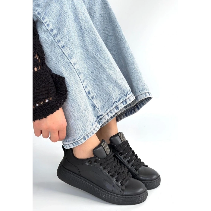 Yier Siyah Cilt Bağcıklı Spor Ayakkabı