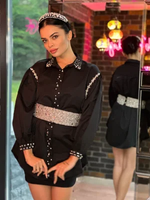 SİYAH TAŞ İŞLEMELİ TASARIM GÖMLEK