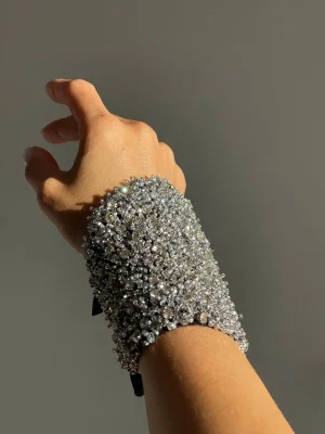 Kristal Taşlarla İşlenmiş Bileklik