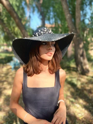 Siyah Hasır İnci Ve Taş İşlemeli Şapka