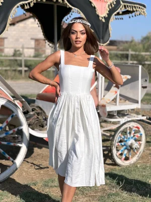 Beyaz Kalın Askılı Cepli Tasarım Elbise