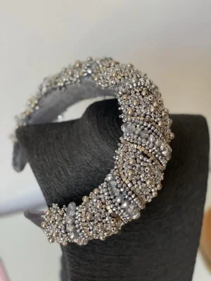 Beyaz Kristal Taş İşlemeli Taç