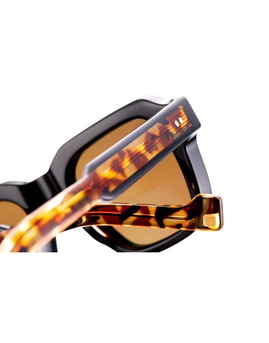 ENTOURAGE OF 7 MANDEVILLE 01-36