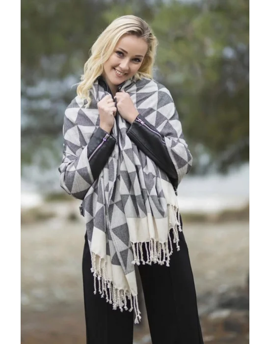 Niobe Black Peshtemal