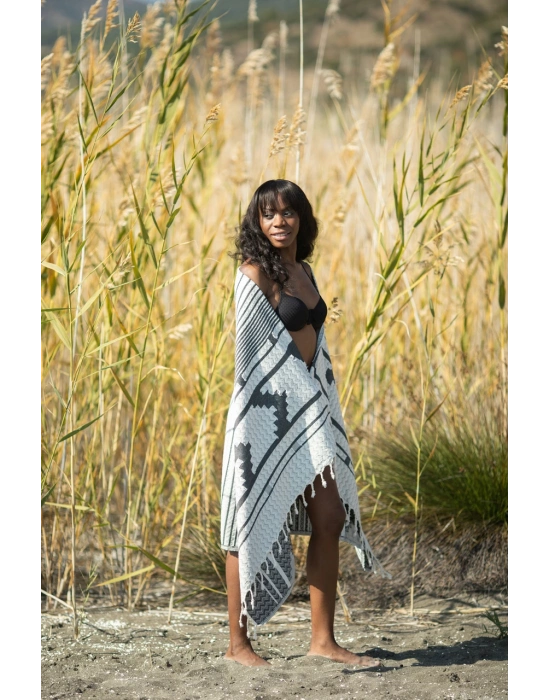 Nesta Siyah Peshtemal