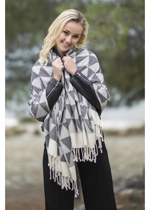 Niobe Black Peshtemal