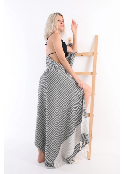 Kare Siyah Peshtemal