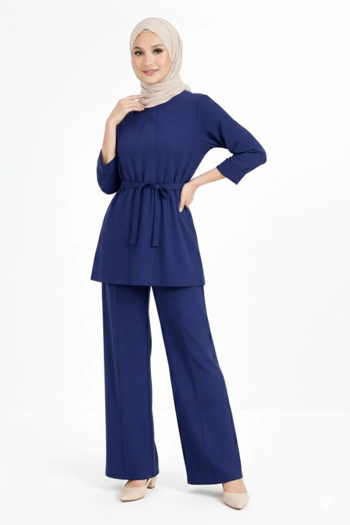 Osy Modal yumuşak dokulu Kadın Kuşaklı Tesettür Takım Salaş Kalıp 4/3 Kol Katlanmış kol İkili Takım - Lacivert