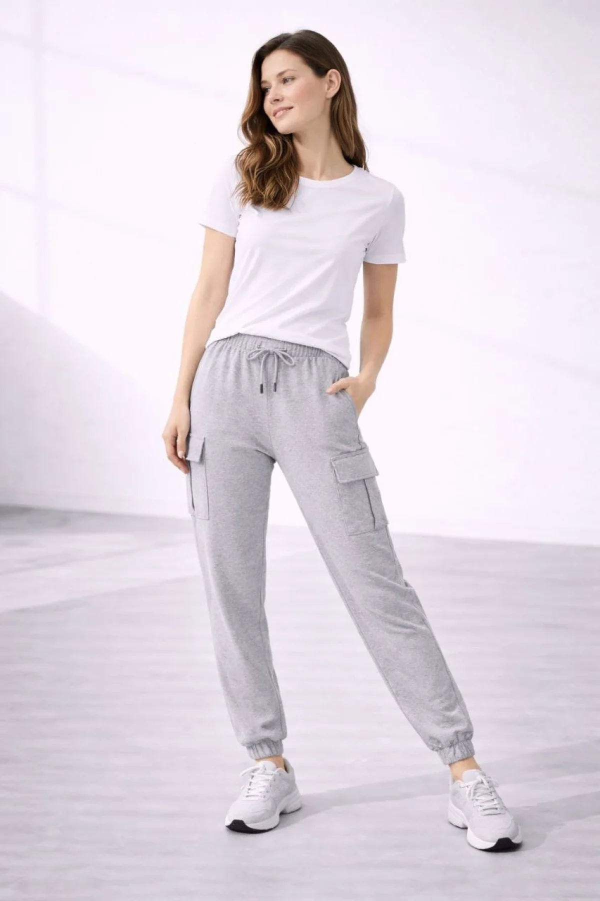 Kadın Jogger Eşofman Altı Rahat Kalıp, Kargo Cepli, Lastikli Paça, Günlük Spor Pantolon - Gri