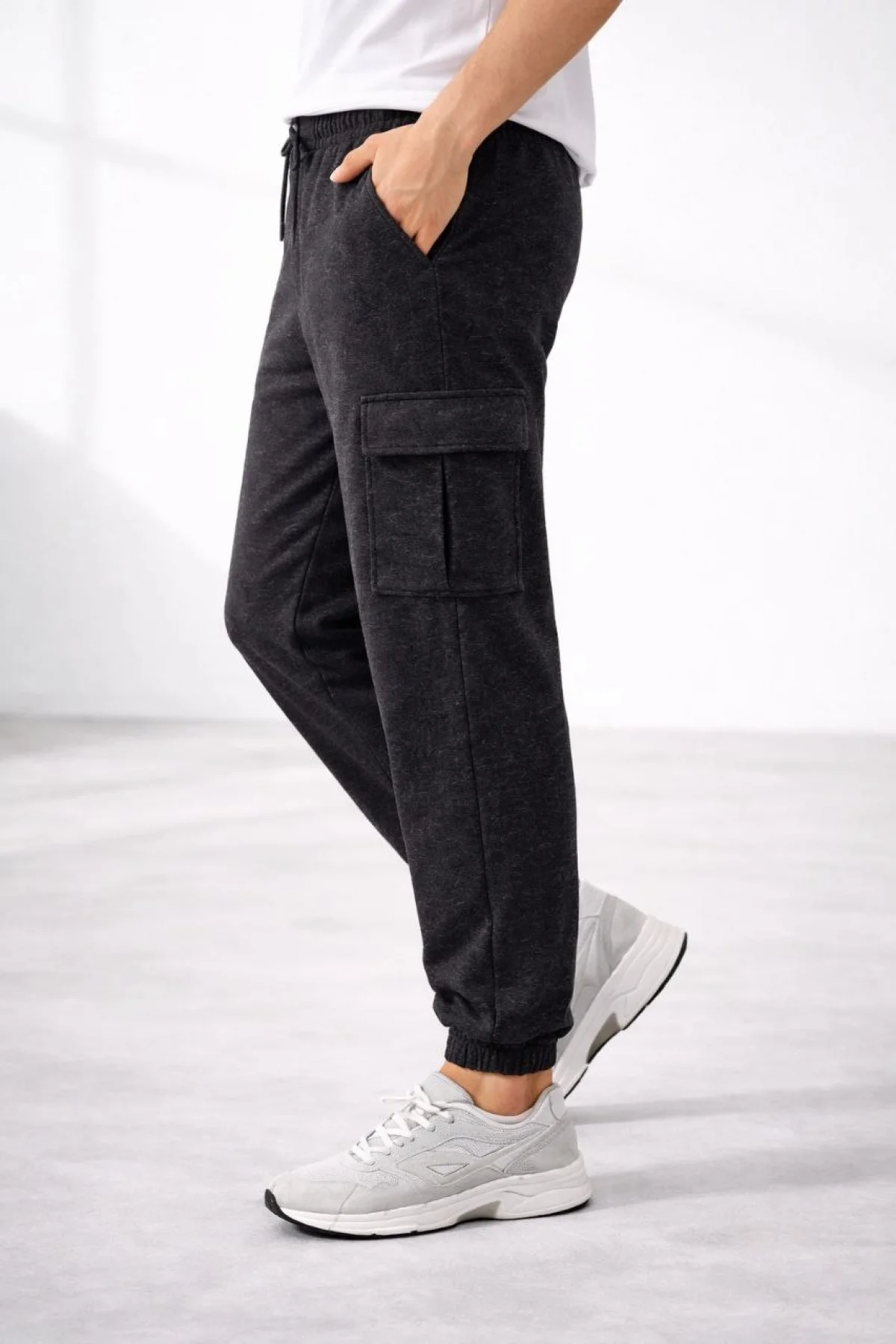 Erkek Jogger Eşofman Altı Regular Fit , Kargo Cepli, Lastikli Paça, Günlük Spor Pantolon - Füme