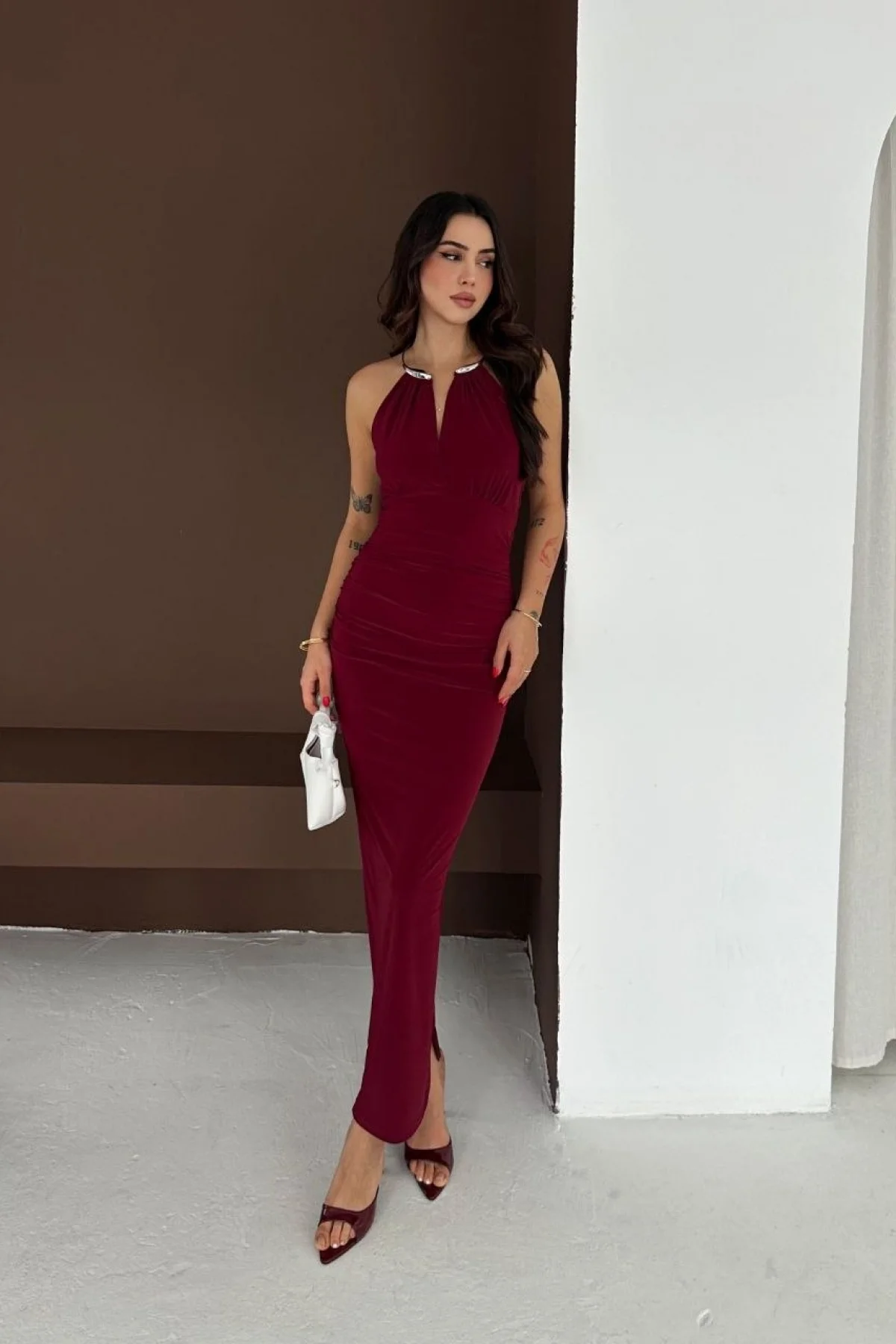 Kadın Uzun Abiye Elbise Yırtmaçlı Sırt Dekolteli Şık Gece Elbisesi - Bordo