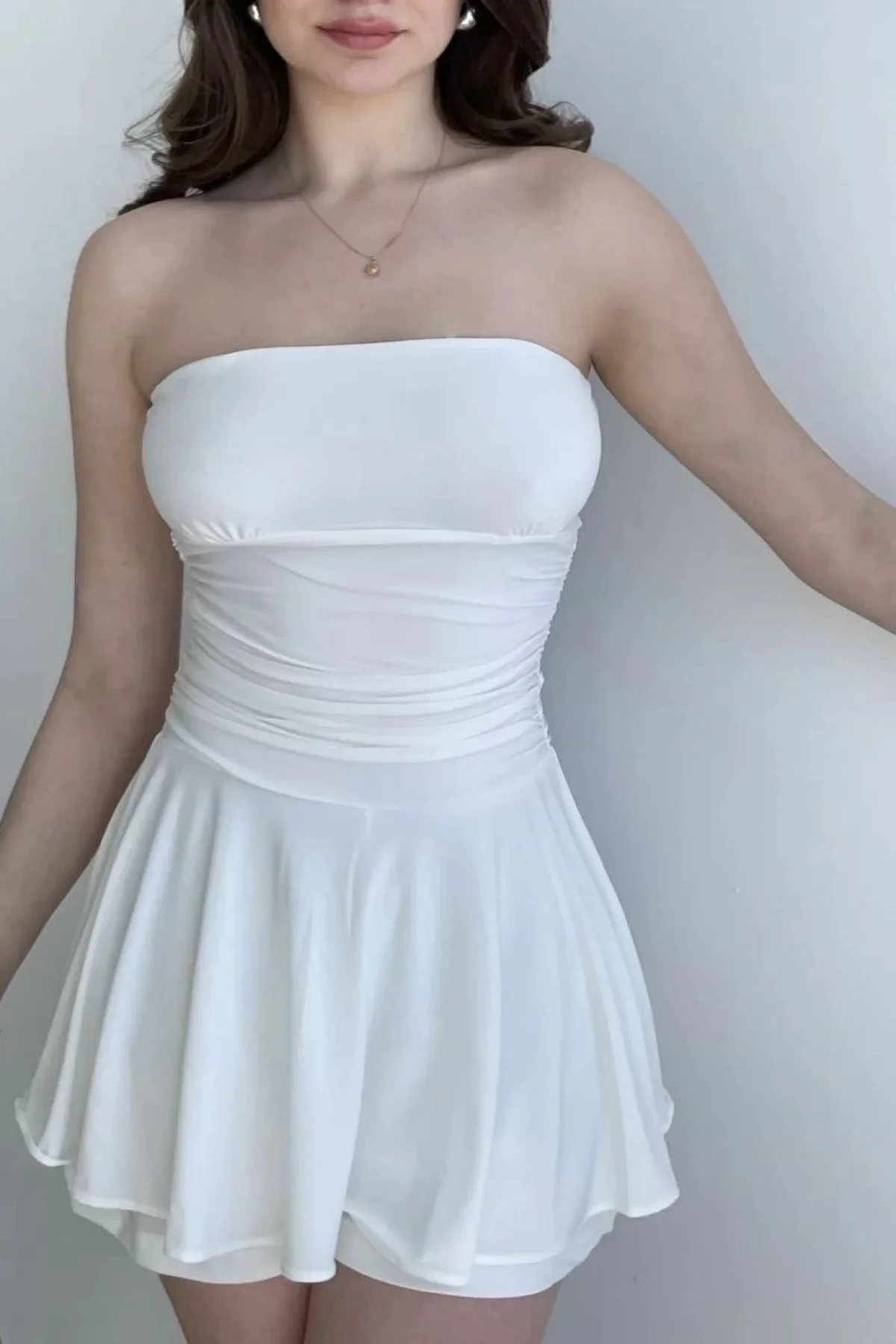 Kadın Straplez Mini Etek Görünümlü Şortlu Elbise Büzgülü Şık Yazlık - Beyaz
