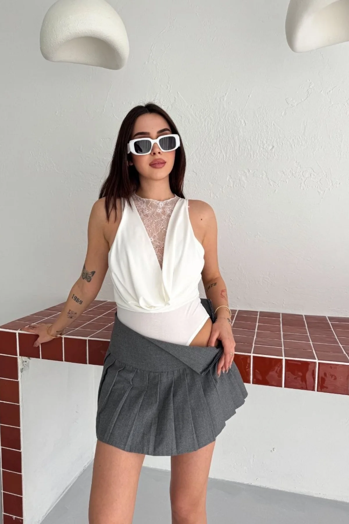 Kadın Dantel Detaylı Derin Dekolte Body Şık Kolsuz Yazlık Bodysuit - Beyaz