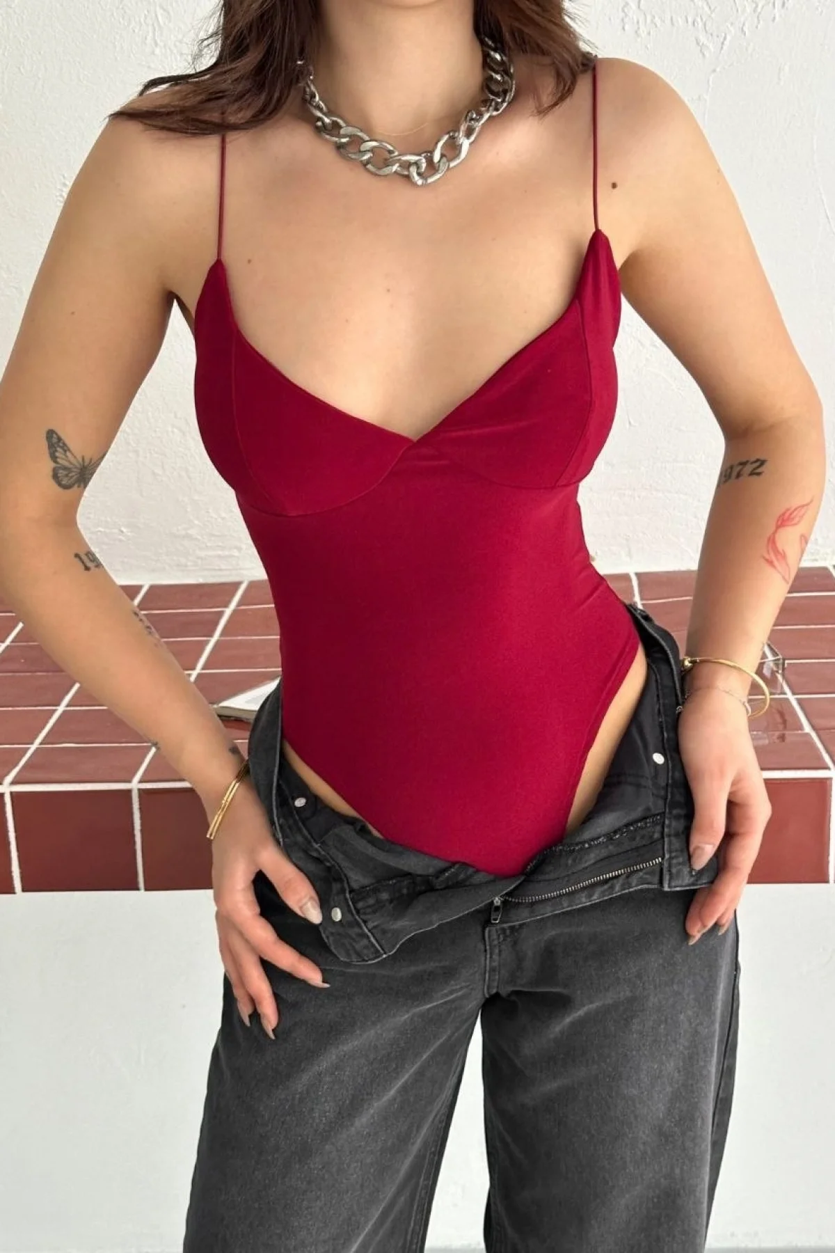 Kadın Derin Dekolte Askılı Body Sırt Dekolteli Şık Kolsuz Yazlık Bodysuit - Kırmızı