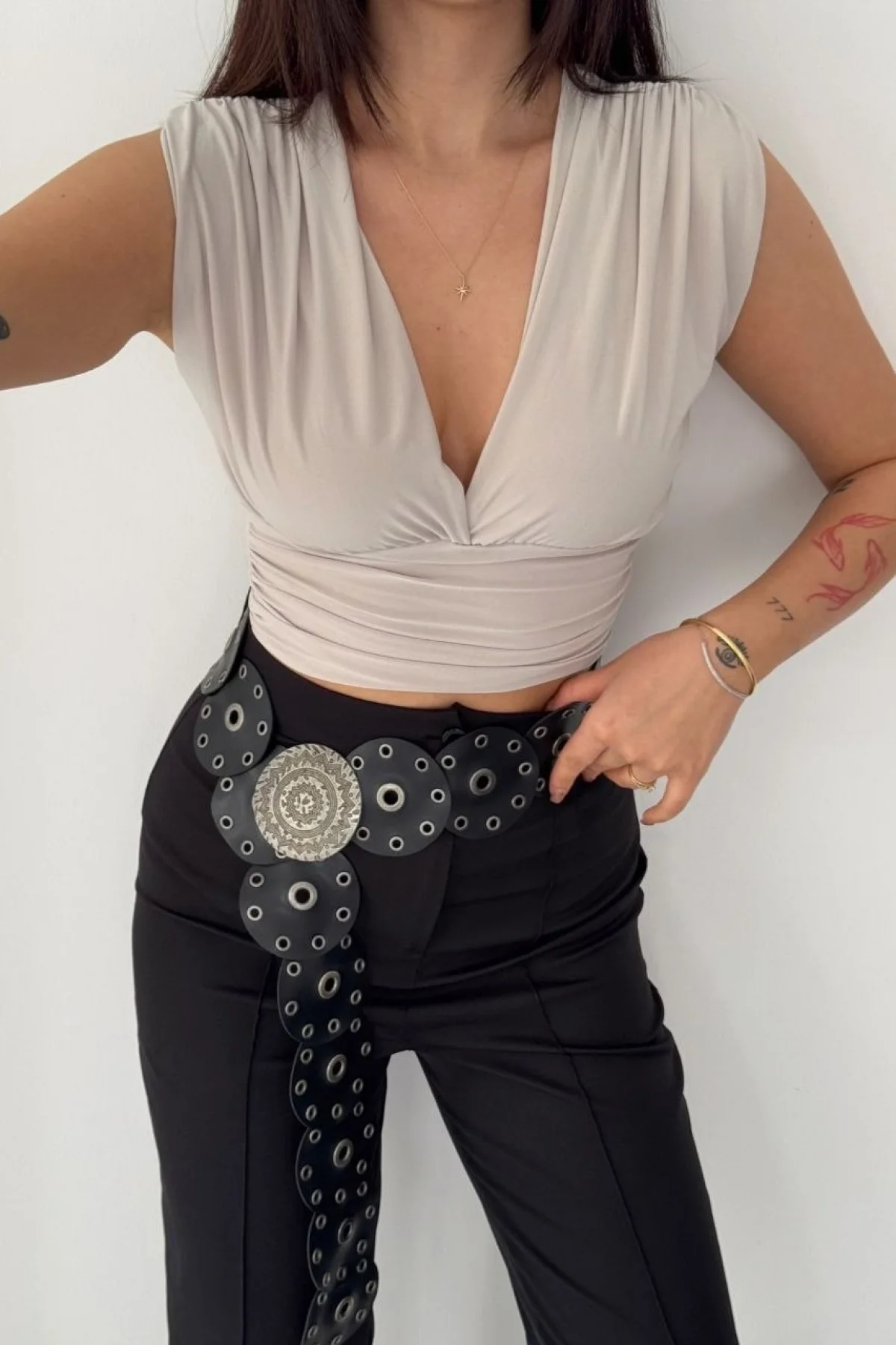 Kadın Vatkalı Kolsuz V Yaka Drapeli Crop Bluz Likralı Fit - Boyalı Gri