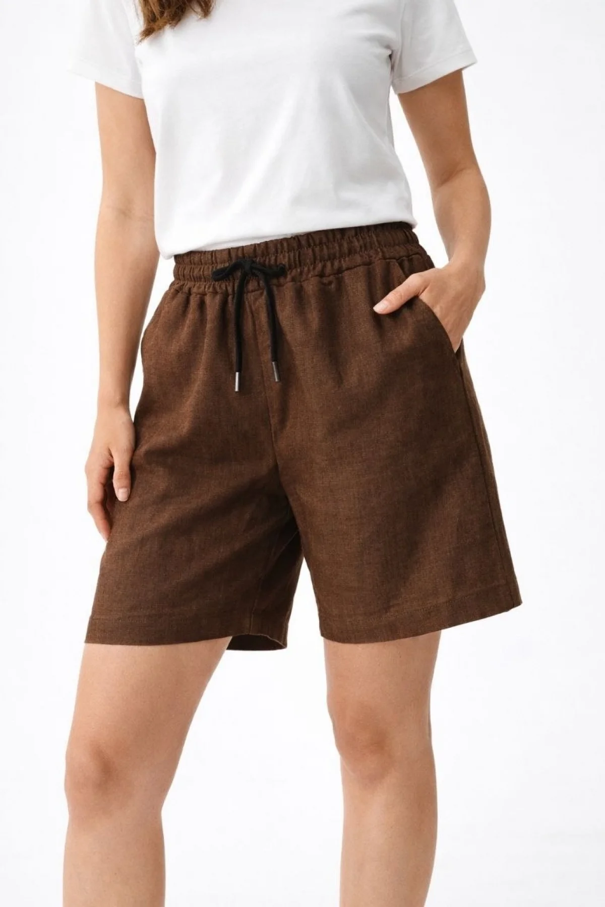 Kadın Keten Kumaş Cepli Rahat Kesim Bel Lastikli Şort - Kahverengi