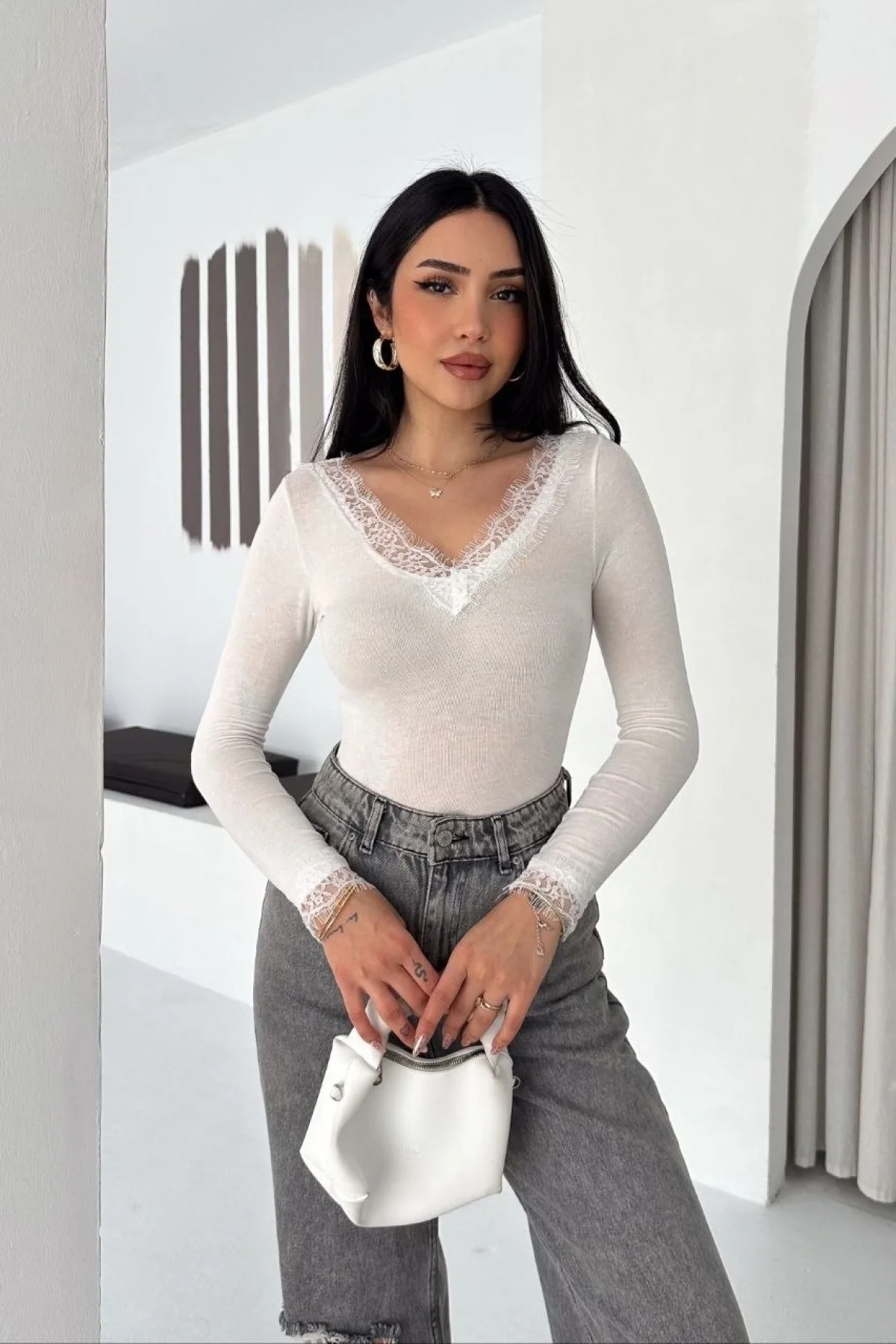 Kadın Dantel Detaylı V Yaka Arkası V Yaka Kaşmir Dokulu Uzun Kollu Bluz - Beyaz