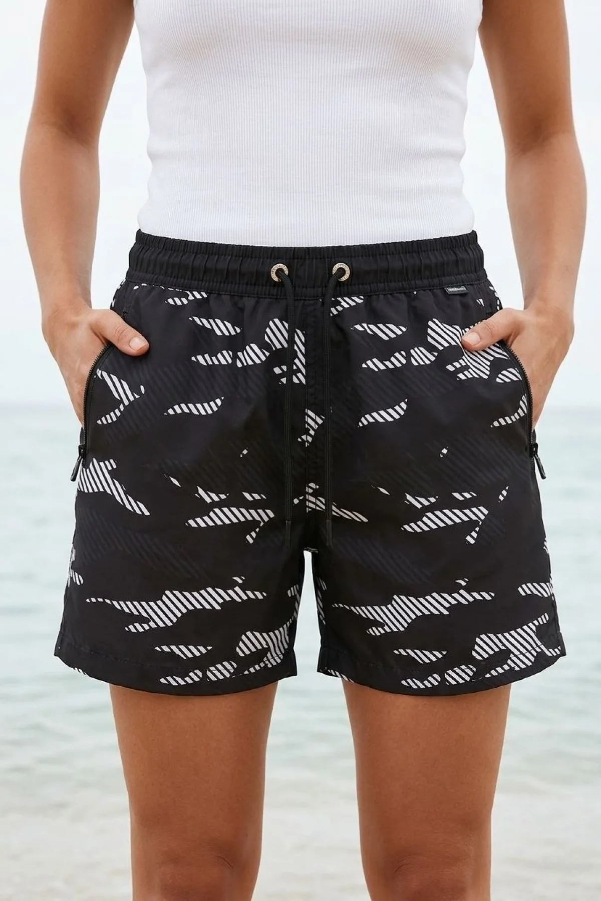 Kadın Deniz Şortu Fermuarlı Cepli File Astarlı Hızlı Kuruyan Premium - Siyah