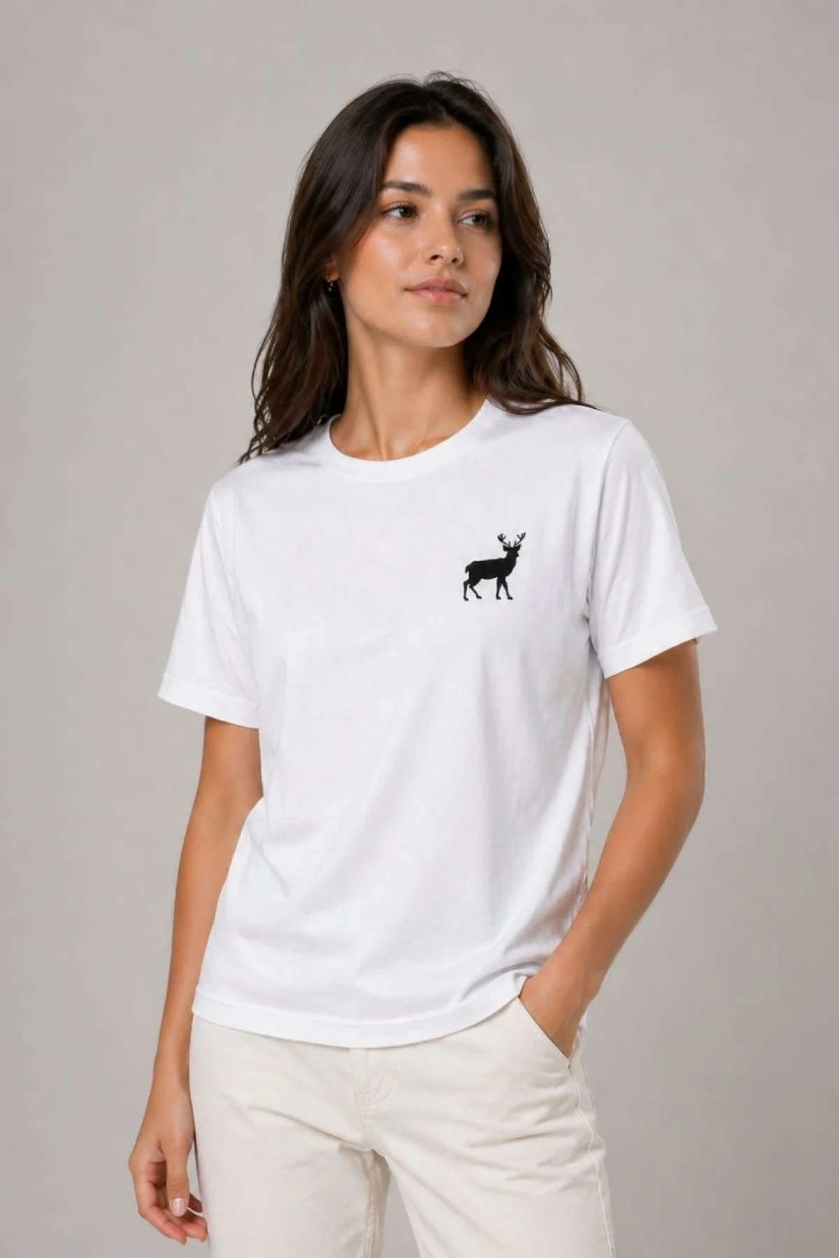 Kadın Minimal Geyik Logolu Tişört Bisiklet Yaka Kısa kol Yazlık T-Shirt - Beyaz